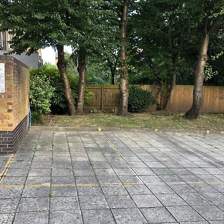 Cosy 2 Bedroom Flat In Manor House London Bagian luar foto