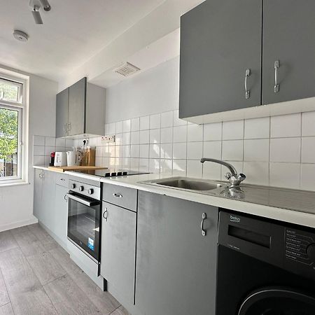 Cosy 2 Bedroom Flat In Manor House London Bagian luar foto