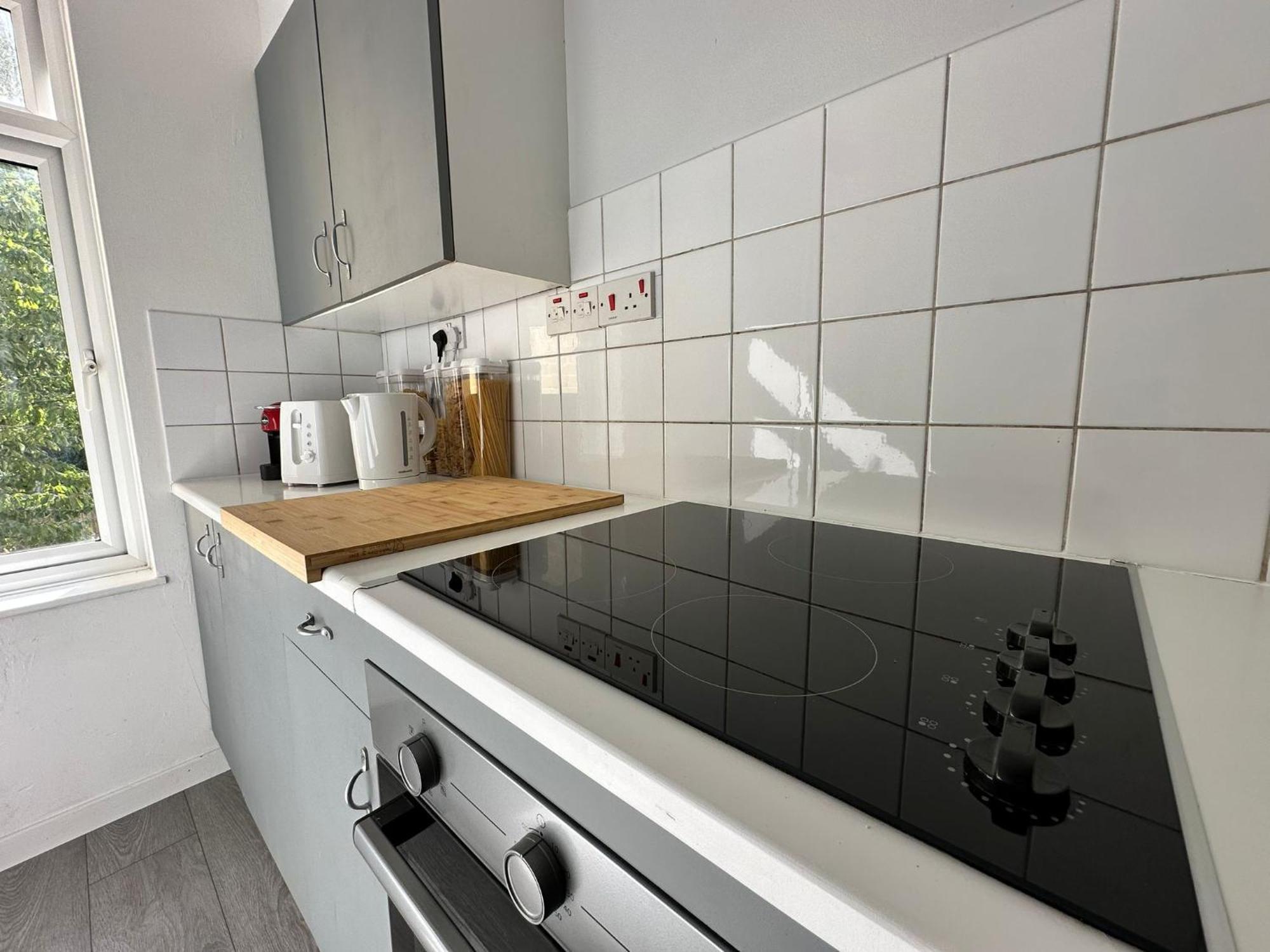 Cosy 2 Bedroom Flat In Manor House London Bagian luar foto
