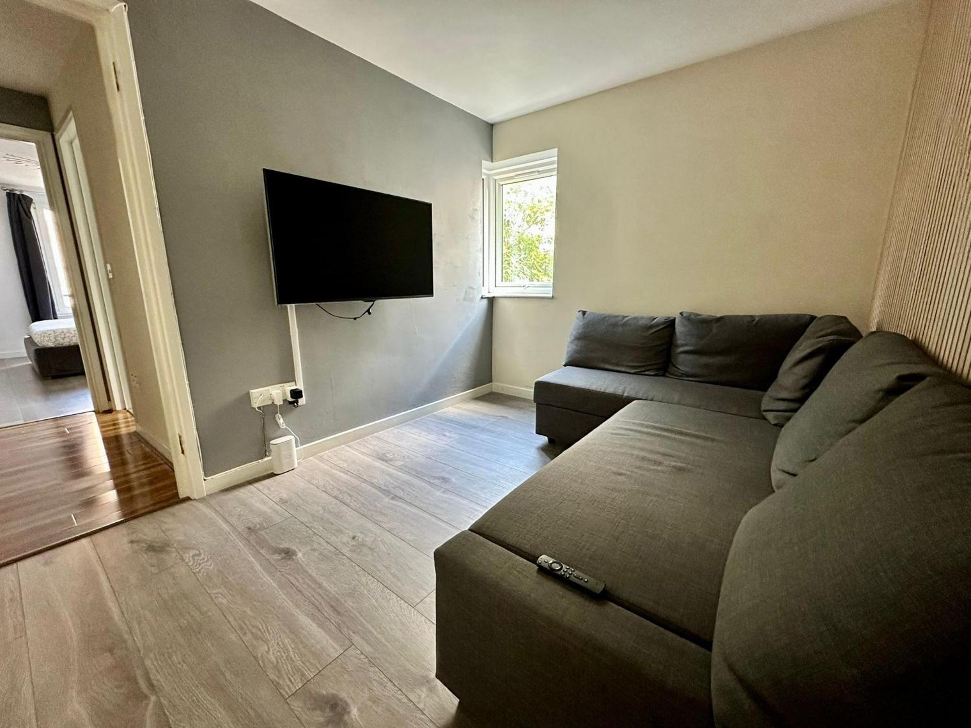 Cosy 2 Bedroom Flat In Manor House London Bagian luar foto