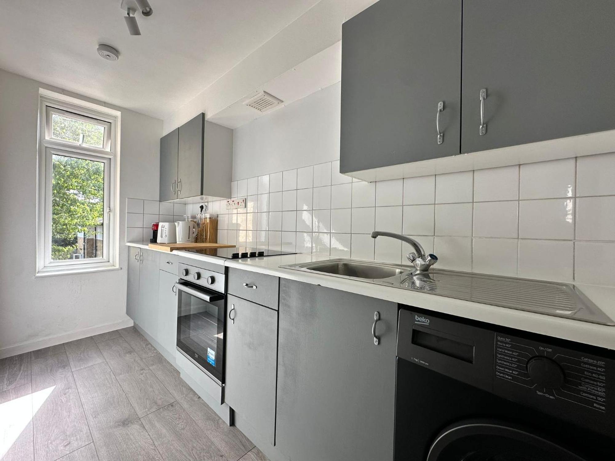 Cosy 2 Bedroom Flat In Manor House London Bagian luar foto